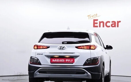 Hyundai Kona I, 2022 год, 1 900 000 рублей, 4 фотография