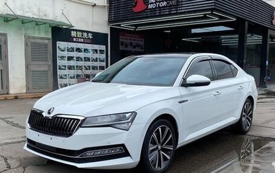 Skoda Superb III рестайлинг, 2022 год, 1 900 000 рублей, 1 фотография