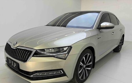 Skoda Superb III рестайлинг, 2022 год, 1 850 000 рублей, 1 фотография