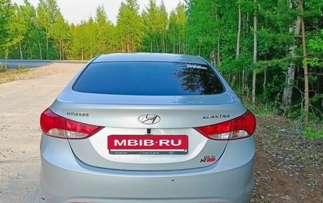 Hyundai Elantra V, 2013 год, 950 000 рублей, 2 фотография