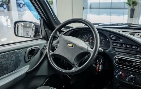 Chevrolet Niva I рестайлинг, 2004 год, 185 000 рублей, 9 фотография