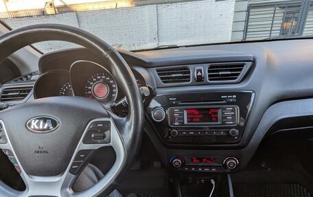KIA Rio III рестайлинг, 2015 год, 940 000 рублей, 10 фотография