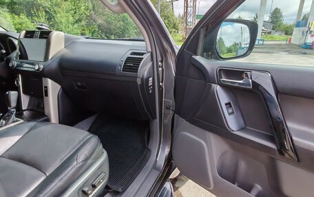Toyota Land Cruiser Prado 150 рестайлинг 2, 2010 год, 2 600 000 рублей, 2 фотография