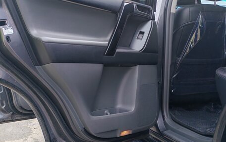 Toyota Land Cruiser Prado 150 рестайлинг 2, 2010 год, 2 600 000 рублей, 17 фотография