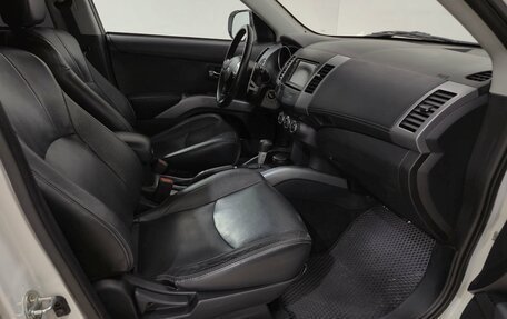 Mitsubishi Outlander III рестайлинг 3, 2017 год, 1 925 000 рублей, 16 фотография