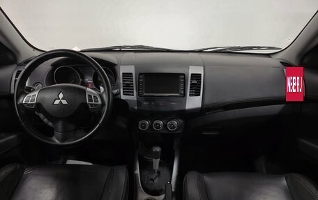 Mitsubishi Outlander III рестайлинг 3, 2017 год, 1 925 000 рублей, 13 фотография