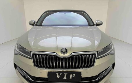 Skoda Superb III рестайлинг, 2022 год, 1 850 000 рублей, 2 фотография