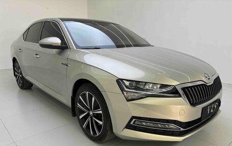 Skoda Superb III рестайлинг, 2022 год, 1 850 000 рублей, 3 фотография