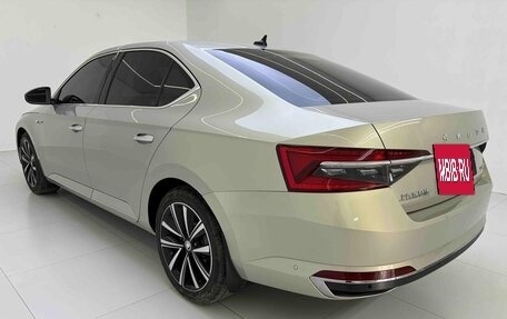 Skoda Superb III рестайлинг, 2022 год, 1 850 000 рублей, 4 фотография
