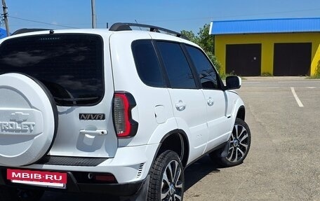 Chevrolet Niva I рестайлинг, 2018 год, 850 000 рублей, 15 фотография