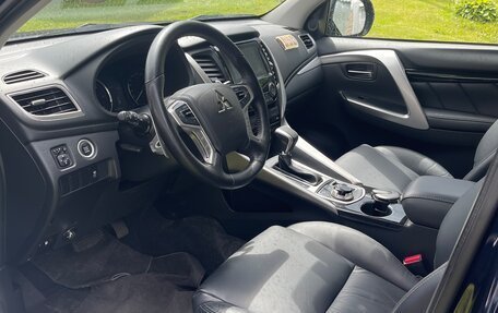 Mitsubishi Pajero Sport III рестайлинг, 2017 год, 3 500 000 рублей, 4 фотография