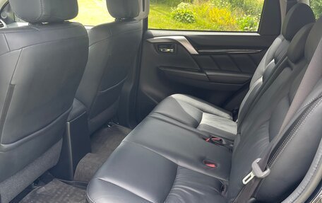 Mitsubishi Pajero Sport III рестайлинг, 2017 год, 3 500 000 рублей, 5 фотография
