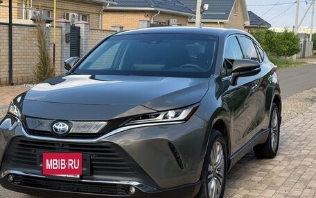Toyota Harrier, 2022 год, 4 800 000 рублей, 3 фотография