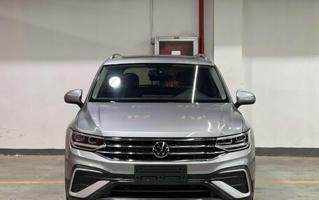 Volkswagen Tiguan II, 2022 год, 2 446 000 рублей, 2 фотография