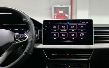 Volkswagen Tiguan II, 2022 год, 2 446 000 рублей, 9 фотография