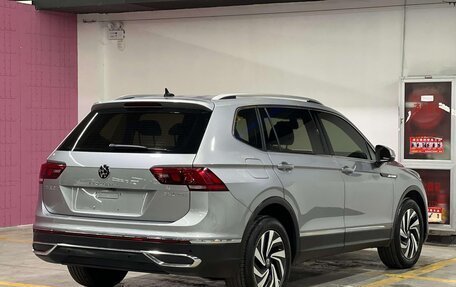 Volkswagen Tiguan II, 2022 год, 2 446 000 рублей, 4 фотография