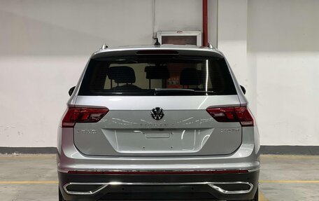 Volkswagen Tiguan II, 2022 год, 2 446 000 рублей, 5 фотография