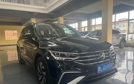 Volkswagen Tiguan II, 2022 год, 2 378 000 рублей, 3 фотография