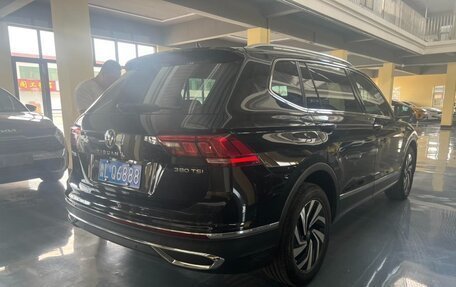 Volkswagen Tiguan II, 2022 год, 2 378 000 рублей, 4 фотография