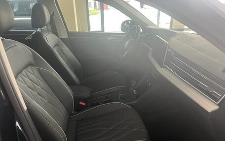 Volkswagen Tiguan II, 2022 год, 2 378 000 рублей, 9 фотография