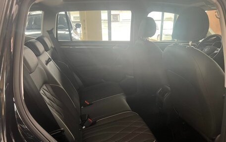 Volkswagen Tiguan II, 2022 год, 2 378 000 рублей, 10 фотография