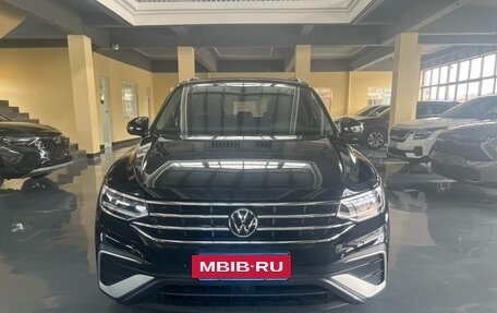 Volkswagen Tiguan II, 2022 год, 2 378 000 рублей, 2 фотография