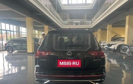 Volkswagen Tiguan II, 2022 год, 2 378 000 рублей, 5 фотография