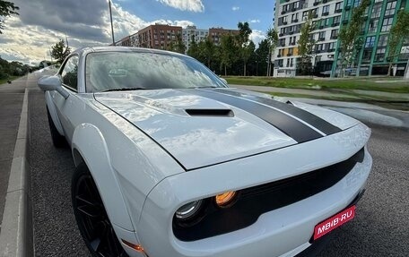 Dodge Challenger III рестайлинг 2, 2020 год, 5 500 000 рублей, 1 фотография