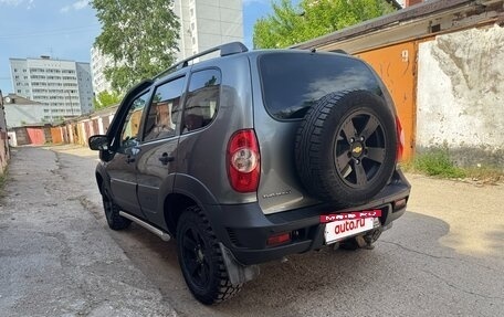 Chevrolet Niva I рестайлинг, 2017 год, 730 000 рублей, 2 фотография
