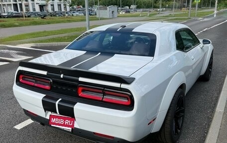 Dodge Challenger III рестайлинг 2, 2020 год, 5 500 000 рублей, 2 фотография