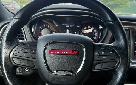 Dodge Challenger III рестайлинг 2, 2020 год, 5 500 000 рублей, 19 фотография