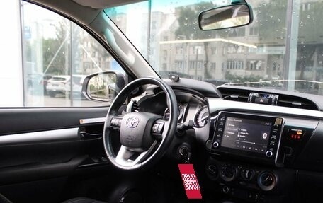 Toyota Hilux VIII, 2020 год, 4 370 000 рублей, 10 фотография