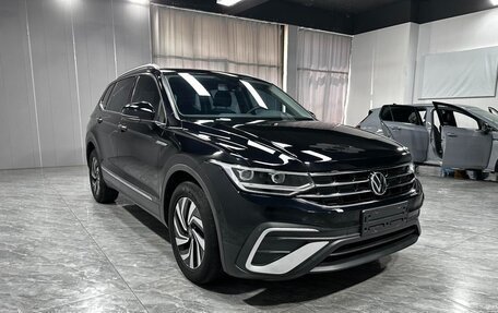 Volkswagen Tiguan II, 2022 год, 2 379 000 рублей, 4 фотография