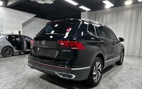 Volkswagen Tiguan II, 2022 год, 2 379 000 рублей, 5 фотография