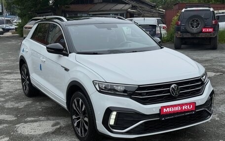 Volkswagen T-Roc I, 2023 год, 1 820 000 рублей, 1 фотография