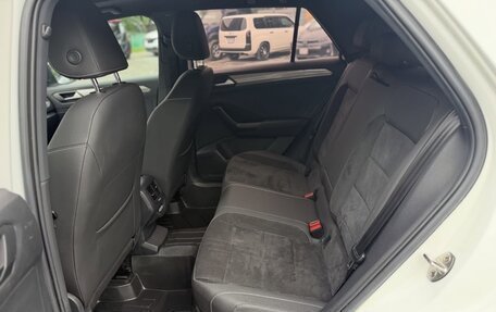 Volkswagen T-Roc I, 2023 год, 1 820 000 рублей, 12 фотография