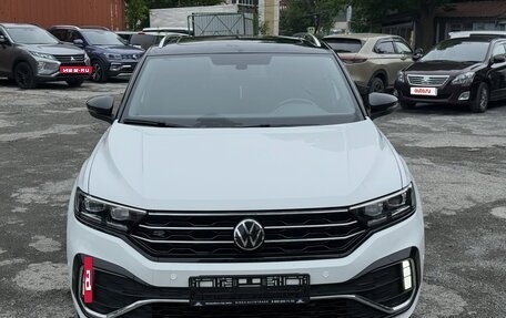 Volkswagen T-Roc I, 2023 год, 1 820 000 рублей, 2 фотография