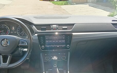 Skoda Superb III рестайлинг, 2019 год, 2 800 000 рублей, 28 фотография