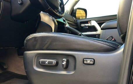 Toyota Land Cruiser 200, 2013 год, 3 550 000 рублей, 9 фотография