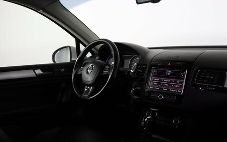 Volkswagen Touareg III, 2011 год, 1 799 990 рублей, 12 фотография