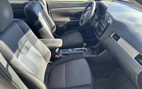 Mitsubishi Outlander III рестайлинг 3, 2012 год, 1 140 000 рублей, 10 фотография