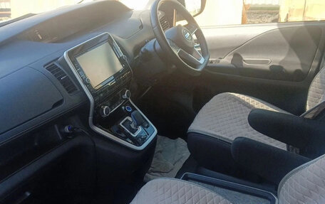 Nissan Serena IV, 2019 год, 2 100 000 рублей, 4 фотография