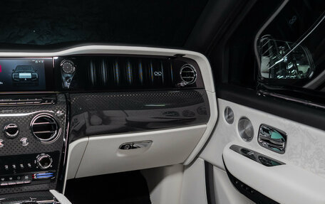Rolls-Royce Cullinan, 2025 год, 67 500 000 рублей, 30 фотография