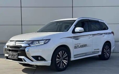 Mitsubishi Outlander III рестайлинг 3, 2022 год, 2 234 000 рублей, 1 фотография