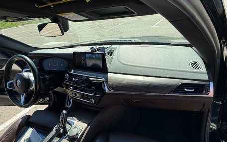 BMW 5 серия, 2018 год, 2 000 000 рублей, 10 фотография