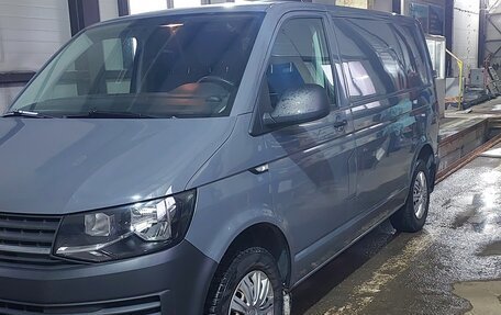 Volkswagen Transporter T6 рестайлинг, 2016 год, 1 700 000 рублей, 3 фотография
