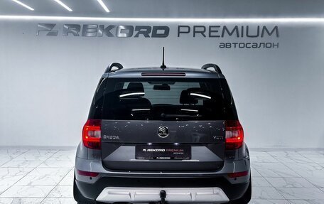 Skoda Yeti I рестайлинг, 2017 год, 1 499 000 рублей, 22 фотография