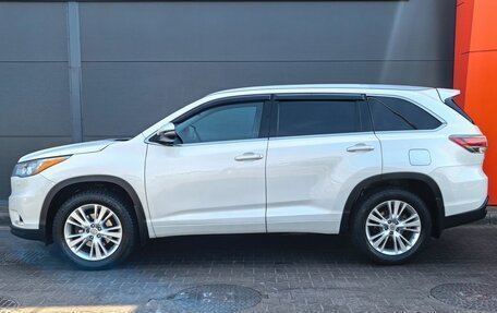 Toyota Highlander III, 2014 год, 2 799 000 рублей, 2 фотография