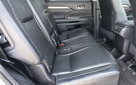Toyota Highlander III, 2014 год, 2 799 000 рублей, 16 фотография
