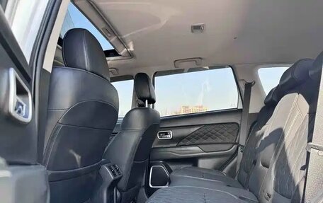 Mitsubishi Outlander III рестайлинг 3, 2022 год, 2 234 000 рублей, 8 фотография